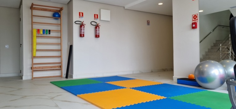 Sala de reabilitação e fisioterapia do Flat Care
